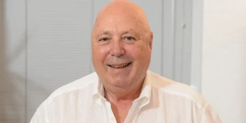 Roberto Urquía alertó que a «la gente no les alcanza para llegar al 15 del mes»