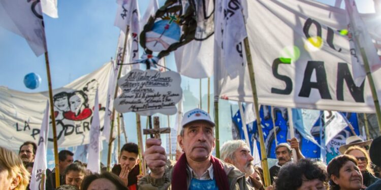 Masiva marcha a San Cayetano a diez años de la primera peregrinación