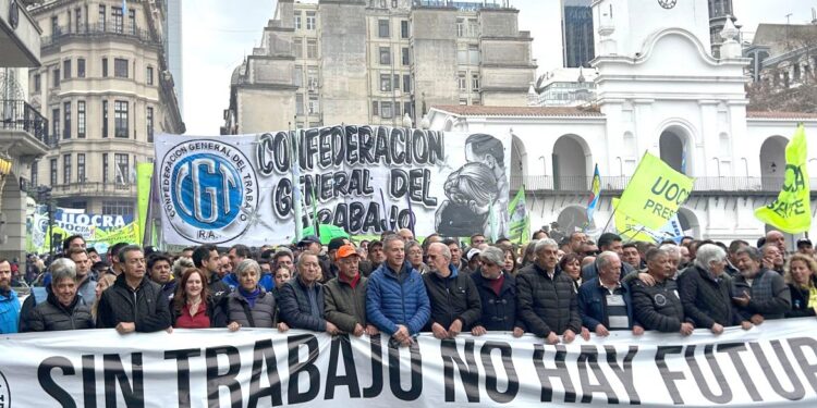 Masiva marcha a San Cayetano a diez años de la primera peregrinación