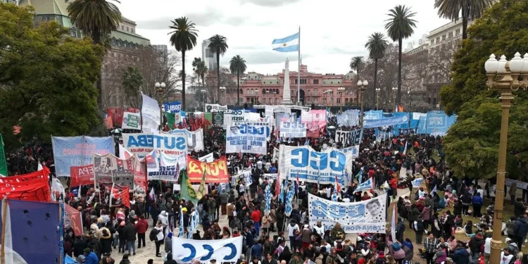 Masiva marcha a San Cayetano a diez años de la primera peregrinación