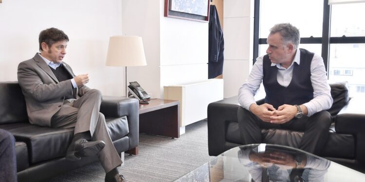 Kicillof cruzó a Uruguay, se reunió con Orsi y llamó a “organizar el desánimo” contra Milei