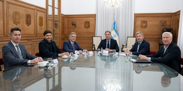 Santilli recibió a Frigerio, Pullaro y Llaryora para tratar zonas frías y energía