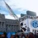 El endeudamiento de las familias llega a la calle y escala en la agenda política bonaerense