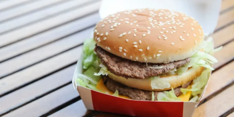 El peso argentino está sobrevaluado, según el Índice Big Mac
