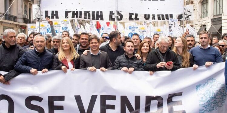 Extranjerización de Tierras: Kicillof llama a movilizar y las tribus del PJ podrían confluir