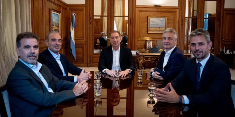 El PRO y La Libertad Avanza se reunieron en Casa Rosada y acordaron formar una mesa que se reunirá cada quince días