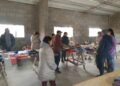 Ropa de bebé por yogurt y naranjas por fideos: volvió el trueque como en la última gran crisis social