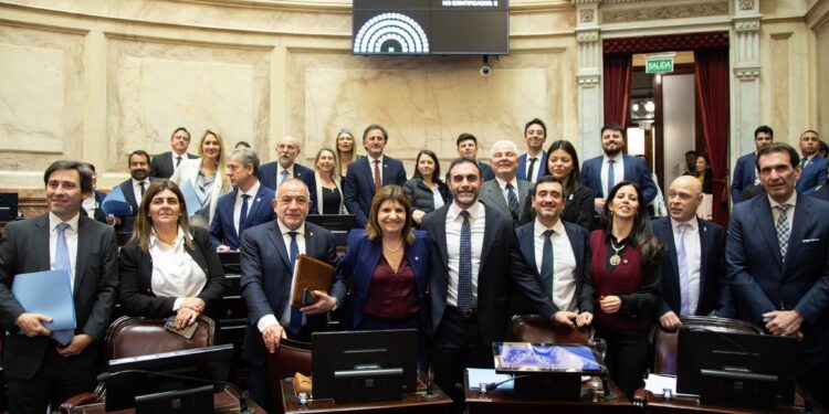 El Senado sesiona por la reforma del BCRA y Bullrich caza votos para aprobar Zonas Frías