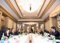 Kicillof se reunió con bonistas y empresarios en Nueva York y cuestionó el modelo de Milei