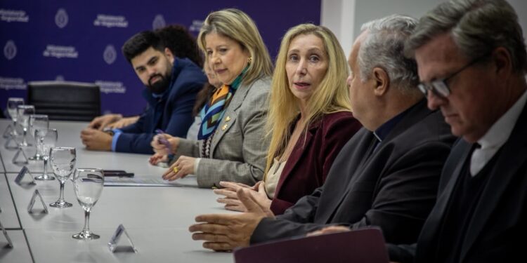 Karina teme la politización del mensaje del Papa y la Iglesia le marca la cancha