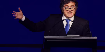Milei en Chile: «El gobierno de Macri se dejó correr por los que tiraron piedras»