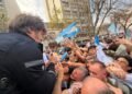 Con clima electoral, Milei cerró su recorrida por Bahía Blanca junto a Santilli