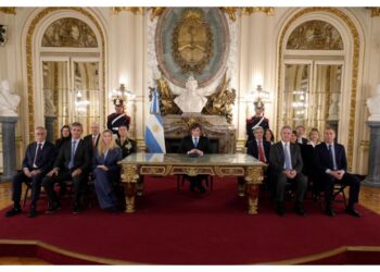 Milei anunció una base naval en Tierra del Fuego y sanciones por la explotación en Malvinas
