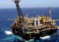 El Gobierno denunciará a cinco empresas petroleras que extraen crudo en Malvinas