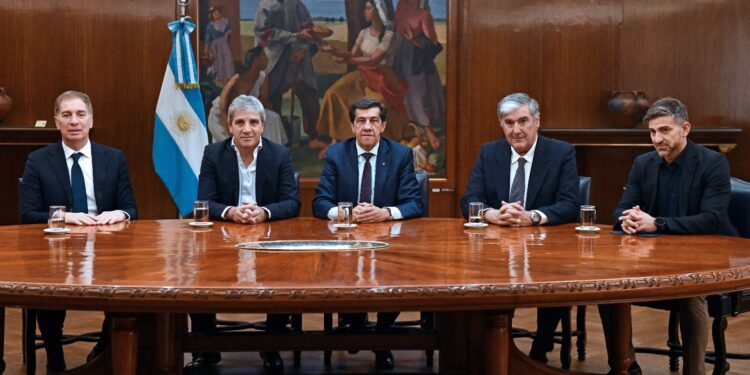 Frazada corta: Santilli negocia con las provincias y cosecha reproches