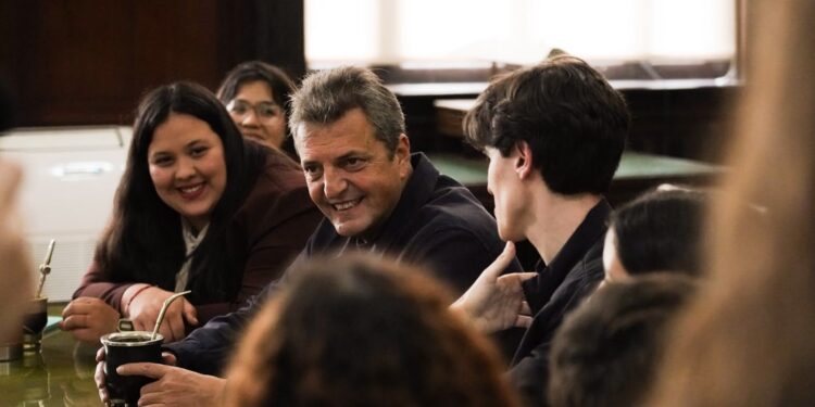 Massa reunió a más de mil jóvenes para debatir por el futuro del peronismo y el rol de las nuevas generaciones