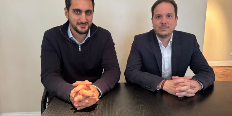 Pareja pierde un diputado bonaerense que se suma al bloque que conduce De la Torre