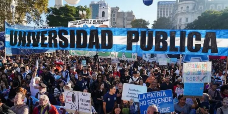 Los docentes universitarios convocaron a un paro para la próxima semana de 48 y 72 horas