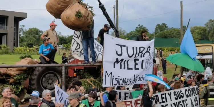 Productores de Misiones realizaron un tractorazo