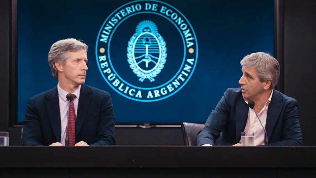 Piden la detención de Caputo y Bausili por las operaciones con derivados de oro del BCRA