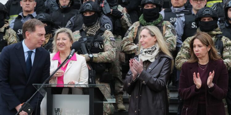 Con Milei de viaje, Karina conduce, pisa la Ciudad y elude a Jorge Macri