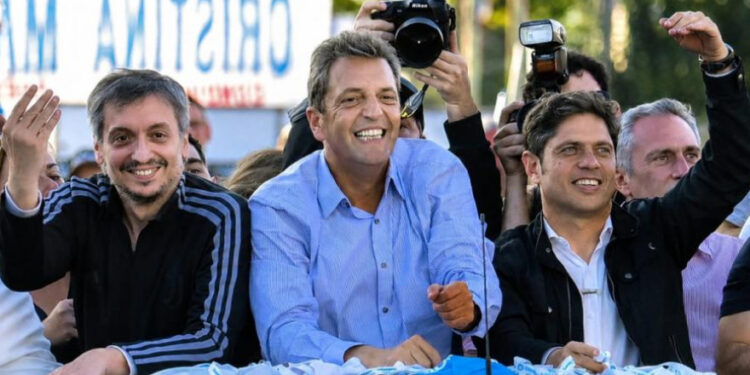 Máximo Kirchner, Sergio Massa y Axel Kicillof en campaña (Foto: archivo)