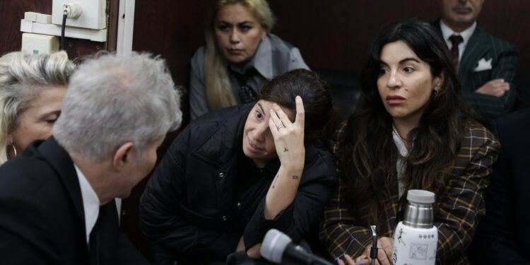 Maradona: la Fiscalía pidió entre 12 y 4 años de cárcel para seis imputados e inhabilitaciones para todos