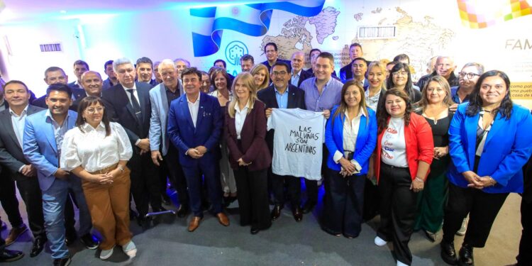 En el medio de la interna peronista, Espinoza retuvo la FAM