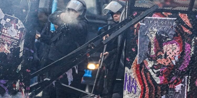 Gases lacrimógenos, balas de goma y detenciones: así fue la represión en la Quinta Marcha