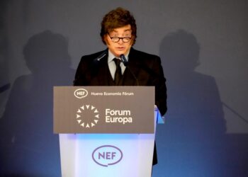 Milei en Madrid: pidió que echen “a patadas” a Sánchez en las elecciones del 29-N