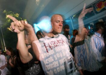Vincularse a los 20, a los 30 años: ahí la plata tampoco alcanza