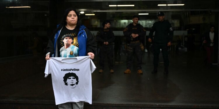 Maradona: el enfermero y su coordinador pidieron que los absuelvan