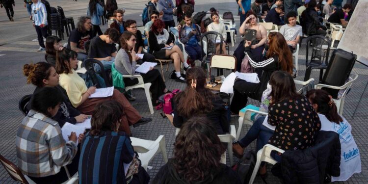 El ajuste de Milei a las universidades en cifras, menos fondos y salarios deteriorados