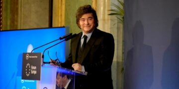 Milei en Madrid: pidió que echen “a patadas” a Sánchez en las elecciones del 29-N