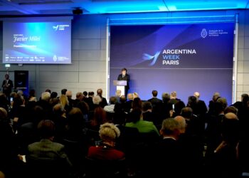 El Presidente reanimó la reelección en París: «2028 será el mejor año de la historia»