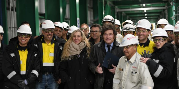En medio del silencio de Milei por la huida de Bolsonaro, Bullrich toma distancia