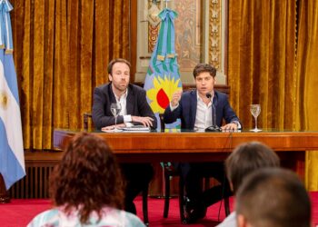 Axel Kicillof y Pablo López (Foto: prensa gobernación)