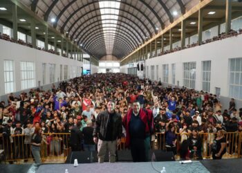 Más de 15.000 jóvenes participaron de una charla sobre educación e IA en José C. Paz