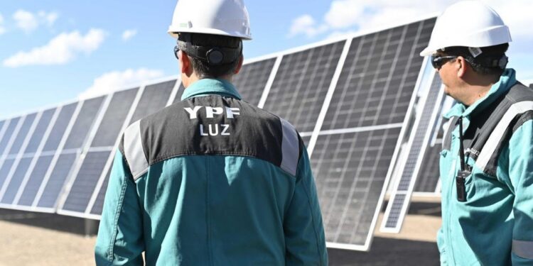 YPF avanza sobre YPF Luz y refuerza su apuesta por el negocio eléctrico