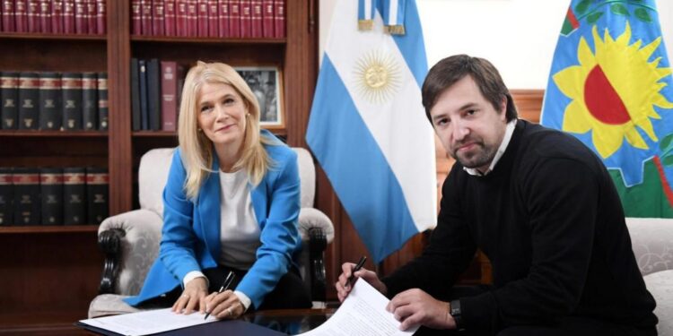 Verónica Magario y Nicolás Kreplak en el Senado (Foto: prensa institucional)