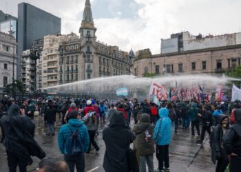 Gases lacrimógenos, balas de goma y detenciones: así fue la represión en la Quinta Marcha